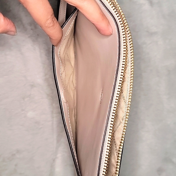 Michael Kors LG Clutch - Picture 6 of 11